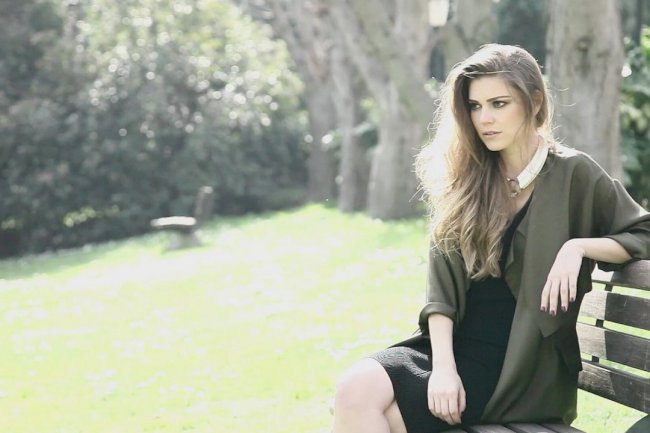 Asli Enver kao domaćica