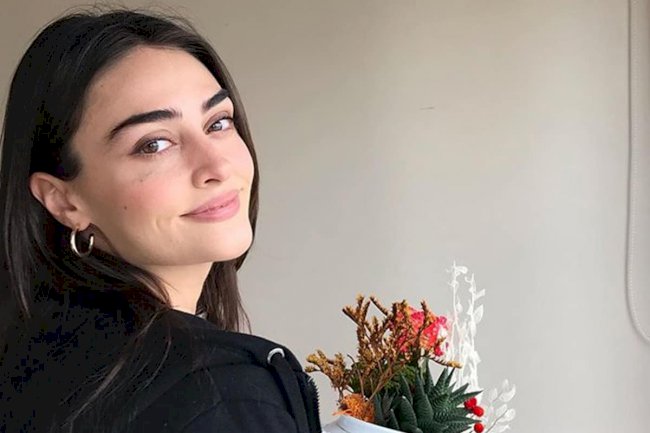 Esra Bilgic pozira za reklamu tokom snimanja serije Ramo (FOTO)