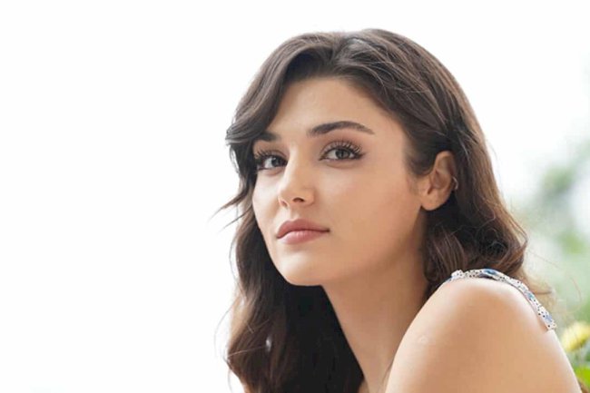 Hande Ercel smelijom fotografijom "zapalila" Instagram (FOTO)