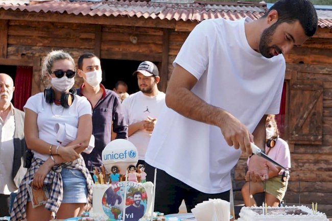 Engin Akyurek dobio specijalan rođendanski poklon (FOTO)