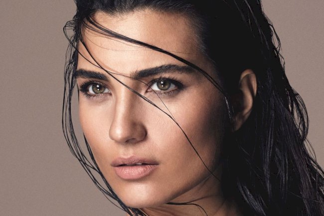 Tuba Buyukustun između dva projekta