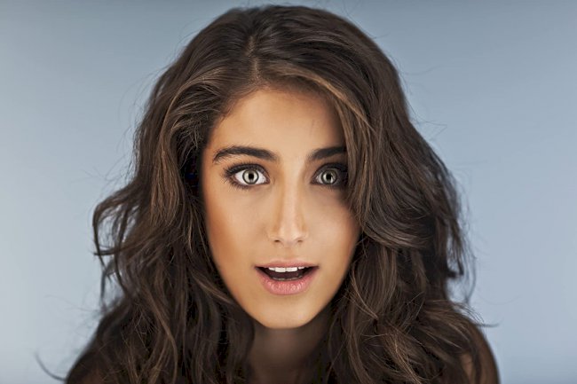 Hazal Kaya oduševljena novim filterom na Instagramu (FOTO)