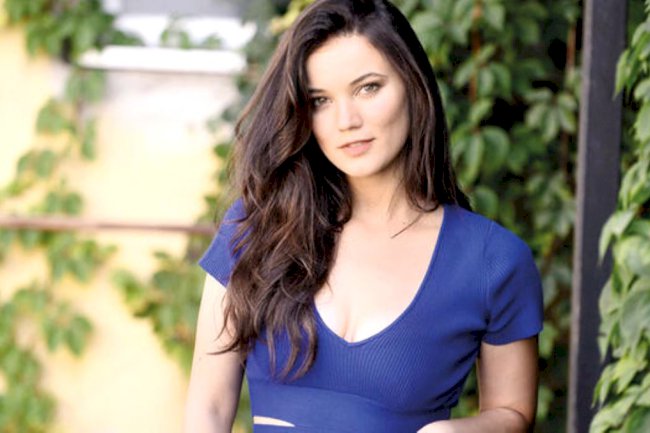 Pinar Deniz u turskoj seriji Menajerimi Ara / Menadžment