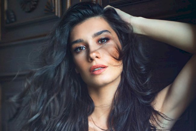 Burcu Kiratli kao vojnik specijalnih snaga