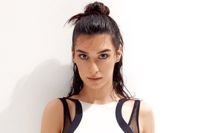 Burcu Kiratli kao žestoka dama (FOTO)