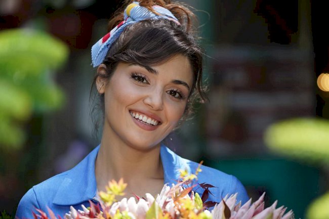 Hande Ercel liči na kraljicu turske glume?! (FOTO)