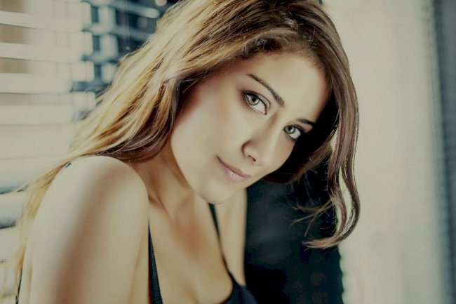 Hazal Kaya i njen krzneni prijatelj (FOTO)
