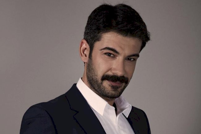 Ruzgar Aksoy u seriji A.Riza