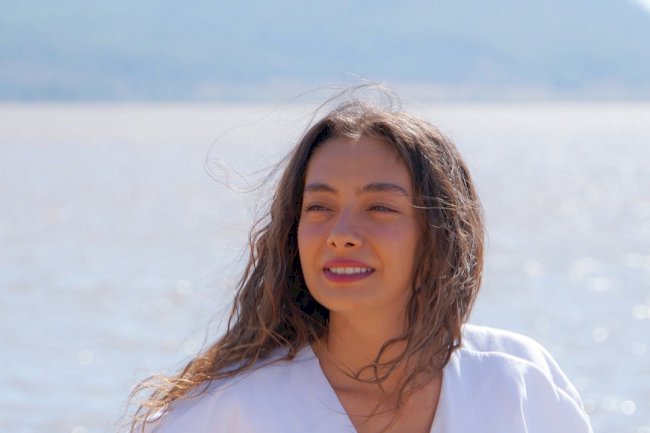 Neslihan Atagul – nova fotografija koja vraća osmehe na lice (FOTO)