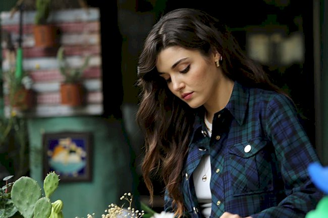 Hande Ercel na naslovnici magazina Elle (FOTO)