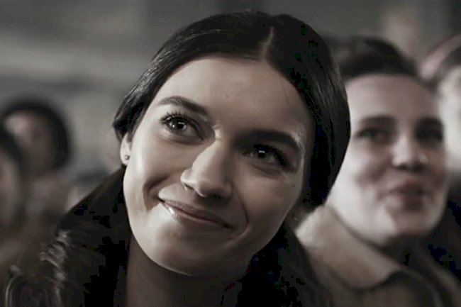 Afra Saracoglu u ulozi ambiciozne glumice