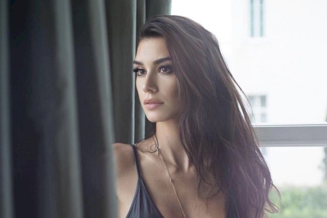 Obrve Burcu Kiratli osigurane na milion turskih lira!